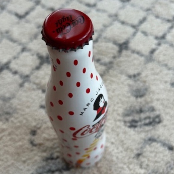 Marc Jacobs & Coca Cola Light bottle - Picture 3 of 3